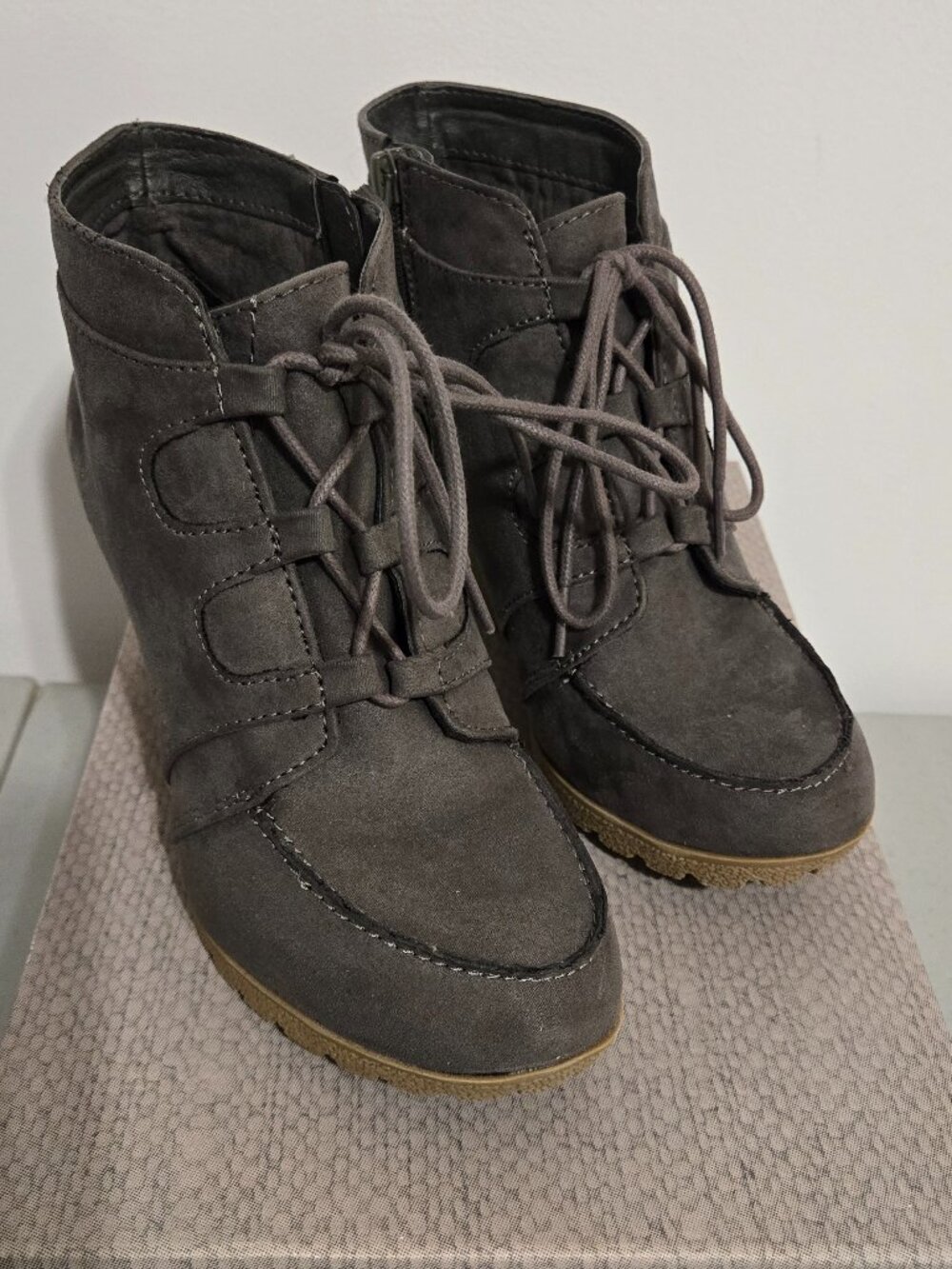 Maurices Wedge Lace-up Ankle Boots Gray Lace-up Size 8 Whimsygoth Gorpcore